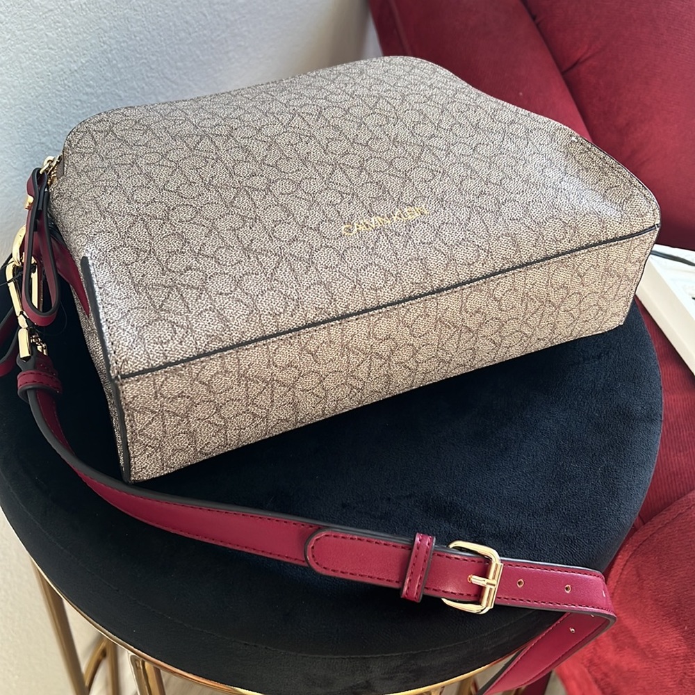 Calvin Klein Purse/Dust Bag NWT - Picture 10 of 14